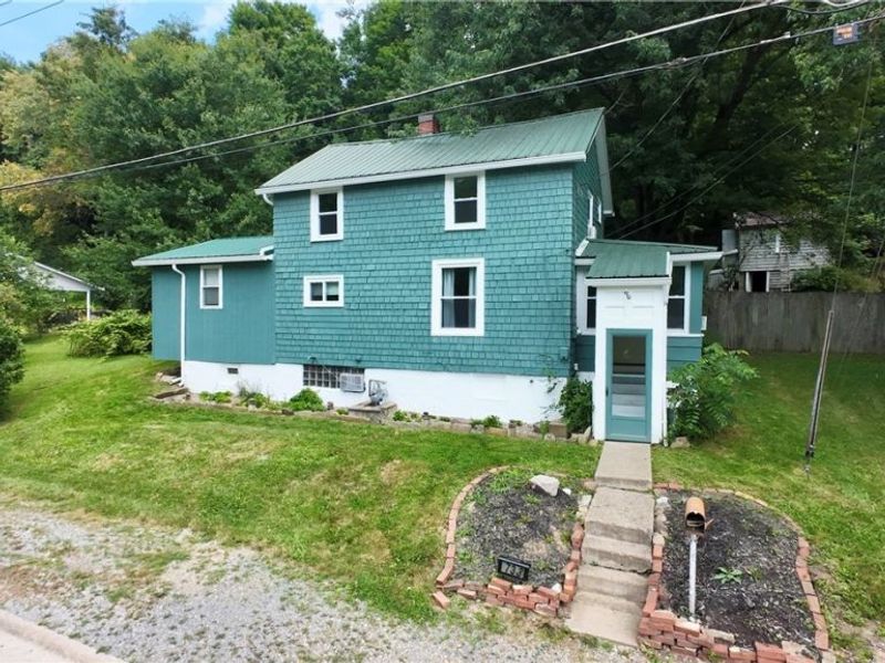 733 Critchfield Street, Millersburg, OH 44654 Photo 2