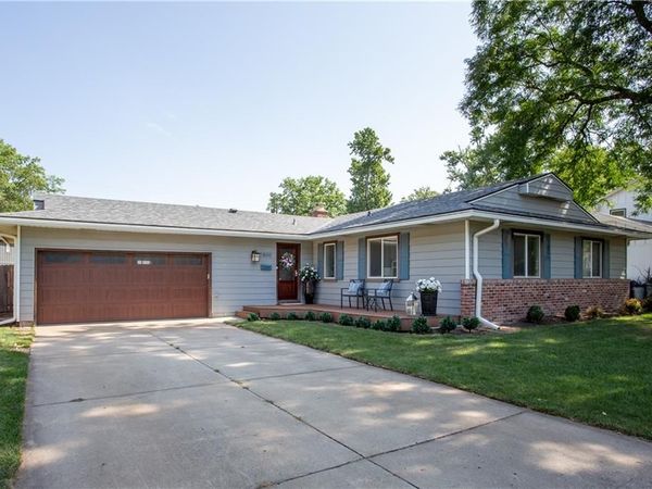 7800 W 95th Terrace, Overland Park, KS 66212