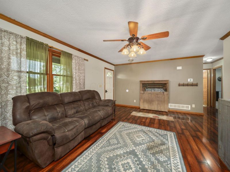 4658 W Ford Road, Ashville, OH 43103 Photo 9