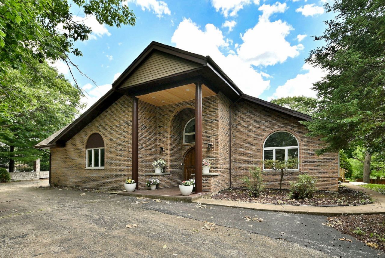 8951 W 99th Street , Palos Hills, IL 60465