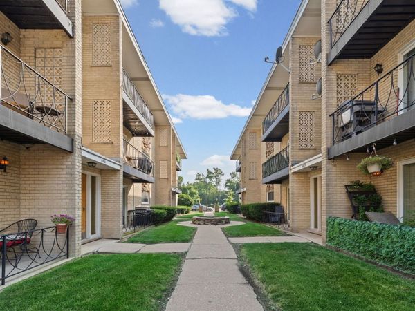 6811 N Olmsted Avenue, Unit 205, Chicago, IL 60631