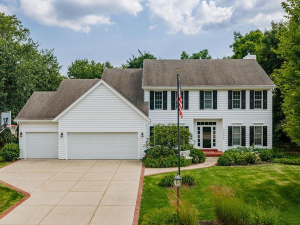 14445 W Meadowshire Dr, New Berlin, WI 53151