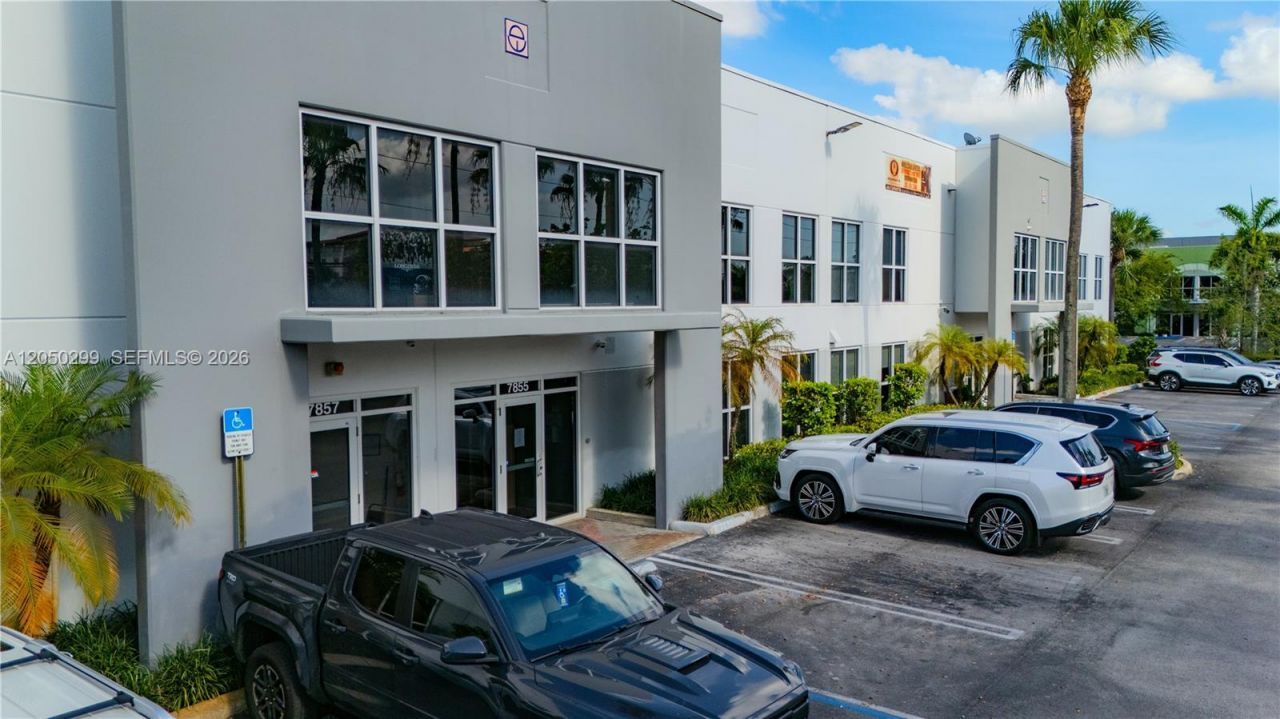 7855 NW 46th St , Unit 3, Doral, FL 33166 Photo