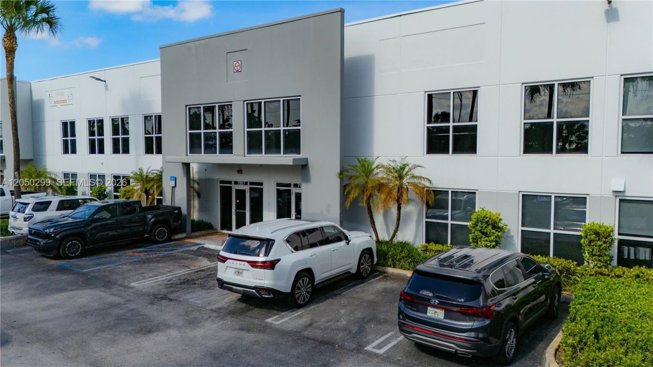 7855 NW 46th St , Unit 3, Doral, FL 33166 Photo