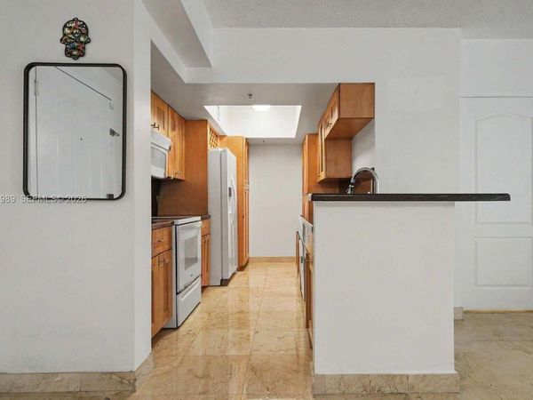 5085 NW 7th St , Unit 906, Miami, FL 33126