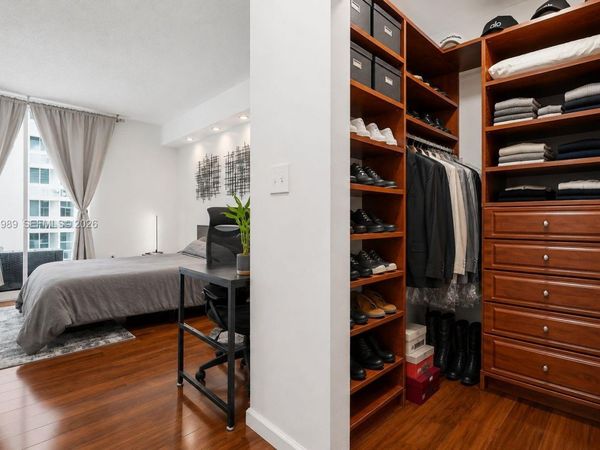 5085 NW 7th St, Unit 906, Miami, FL 33126