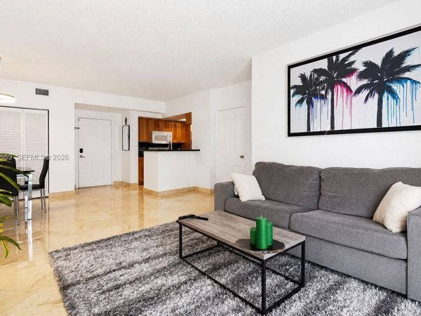 5085 NW 7th St, Unit 906, Miami, FL 33126