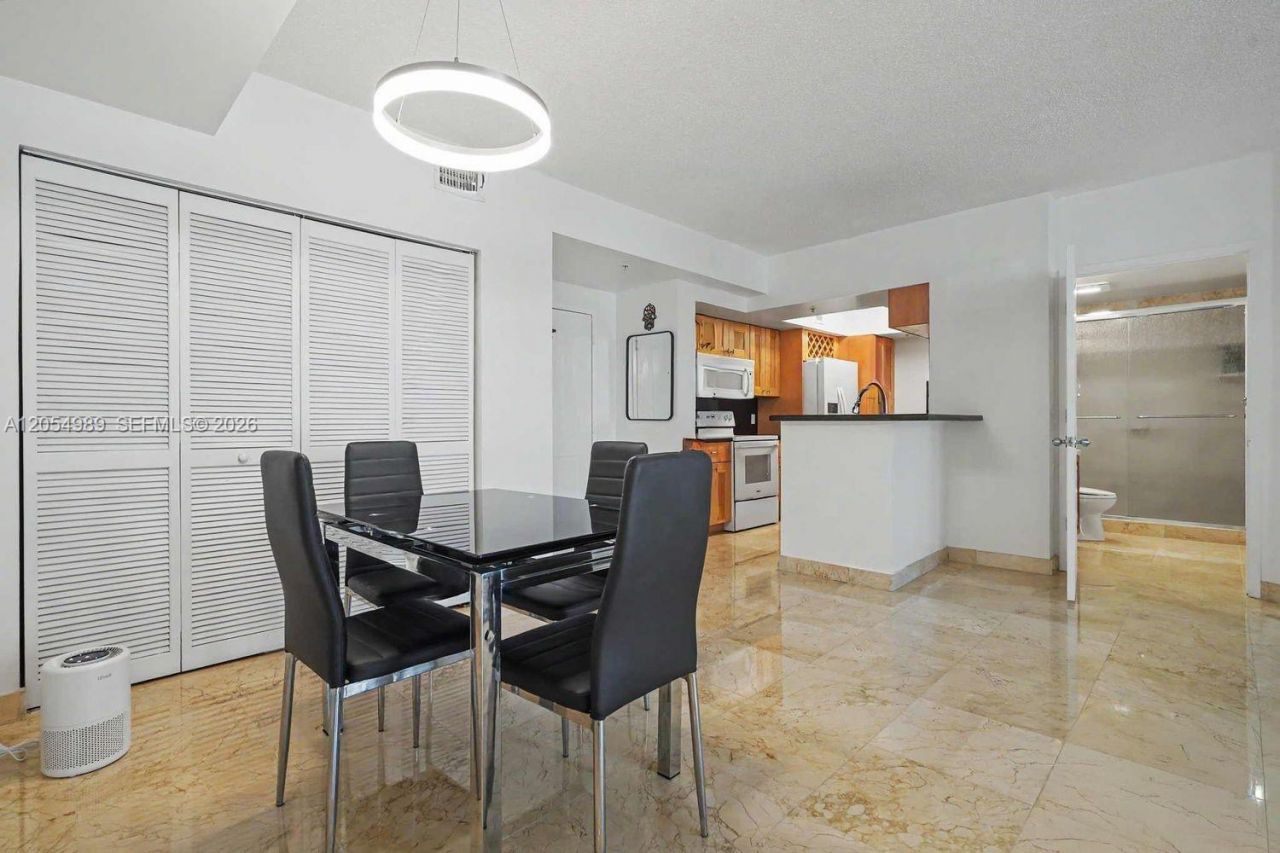 5085 NW 7th St , Unit 906, Miami, FL 33126 Photo