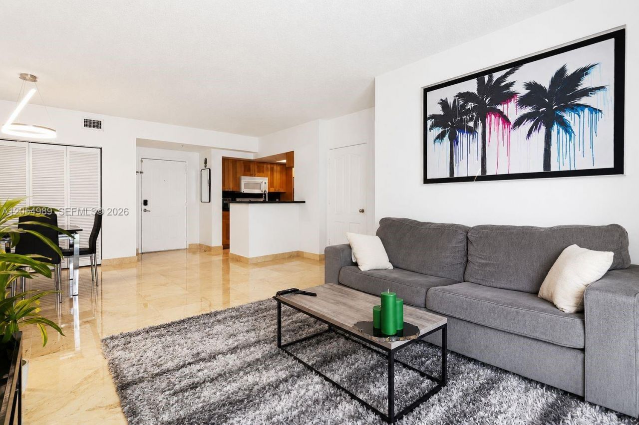 5085 NW 7th St , Unit 906, Miami, FL 33126 Photo