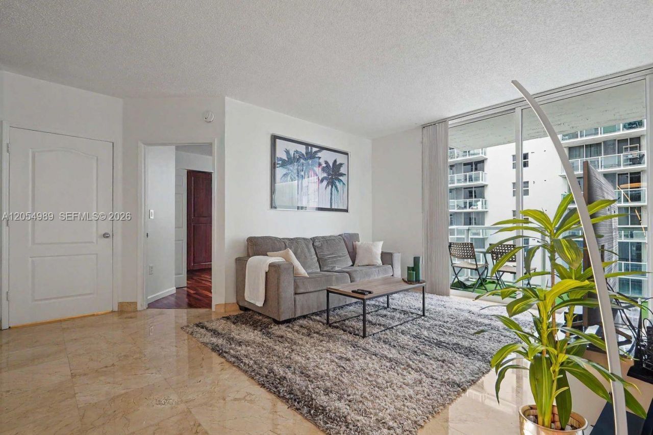 5085 NW 7th St , Unit 906, Miami, FL 33126 Photo