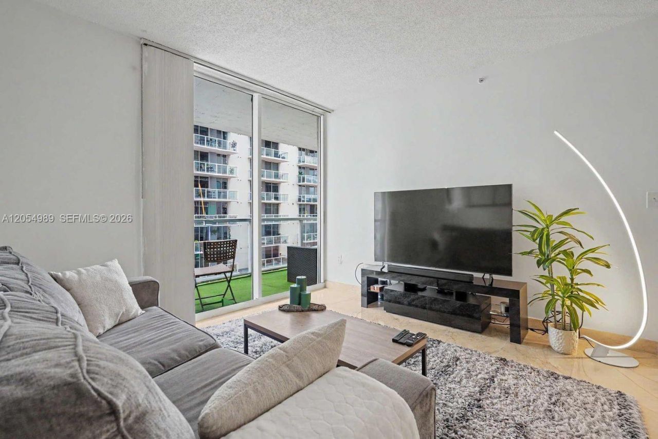 5085 NW 7th St , Unit 906, Miami, FL 33126 Photo