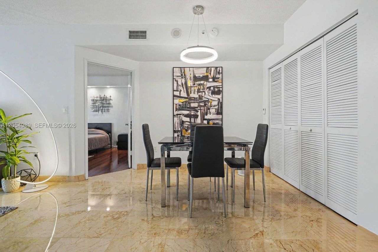 5085 NW 7th St , Unit 906, Miami, FL 33126 Photo