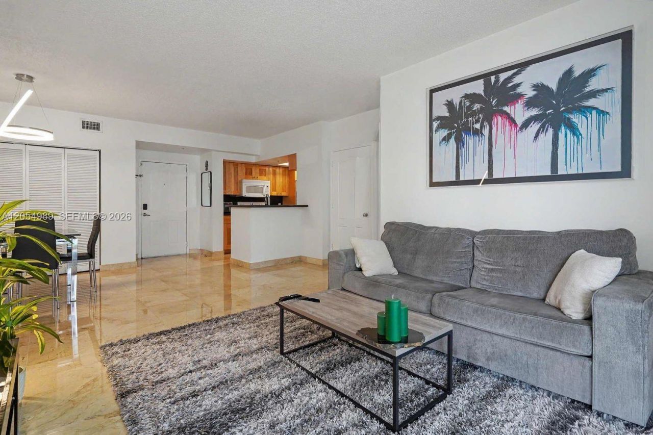5085 NW 7th St , Unit 906, Miami, FL 33126 Photo