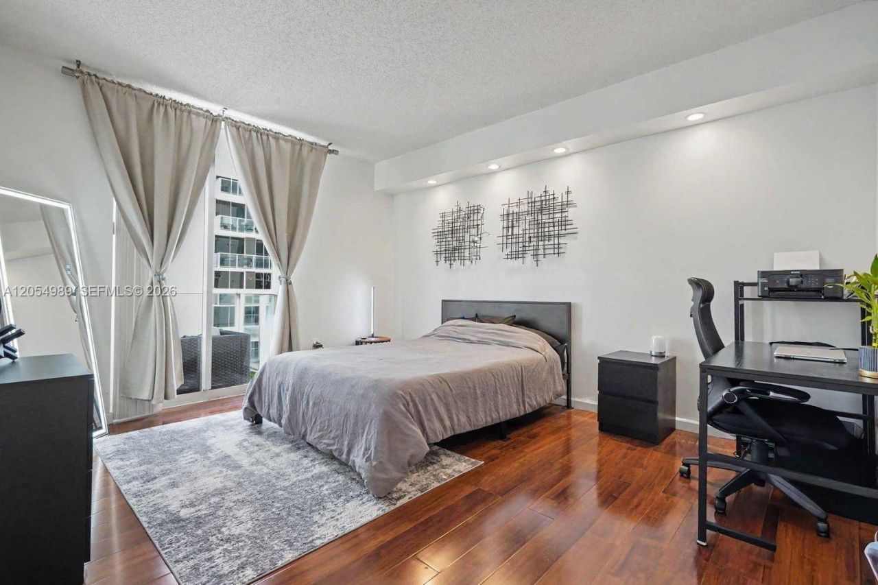 5085 NW 7th St , Unit 906, Miami, FL 33126 Photo