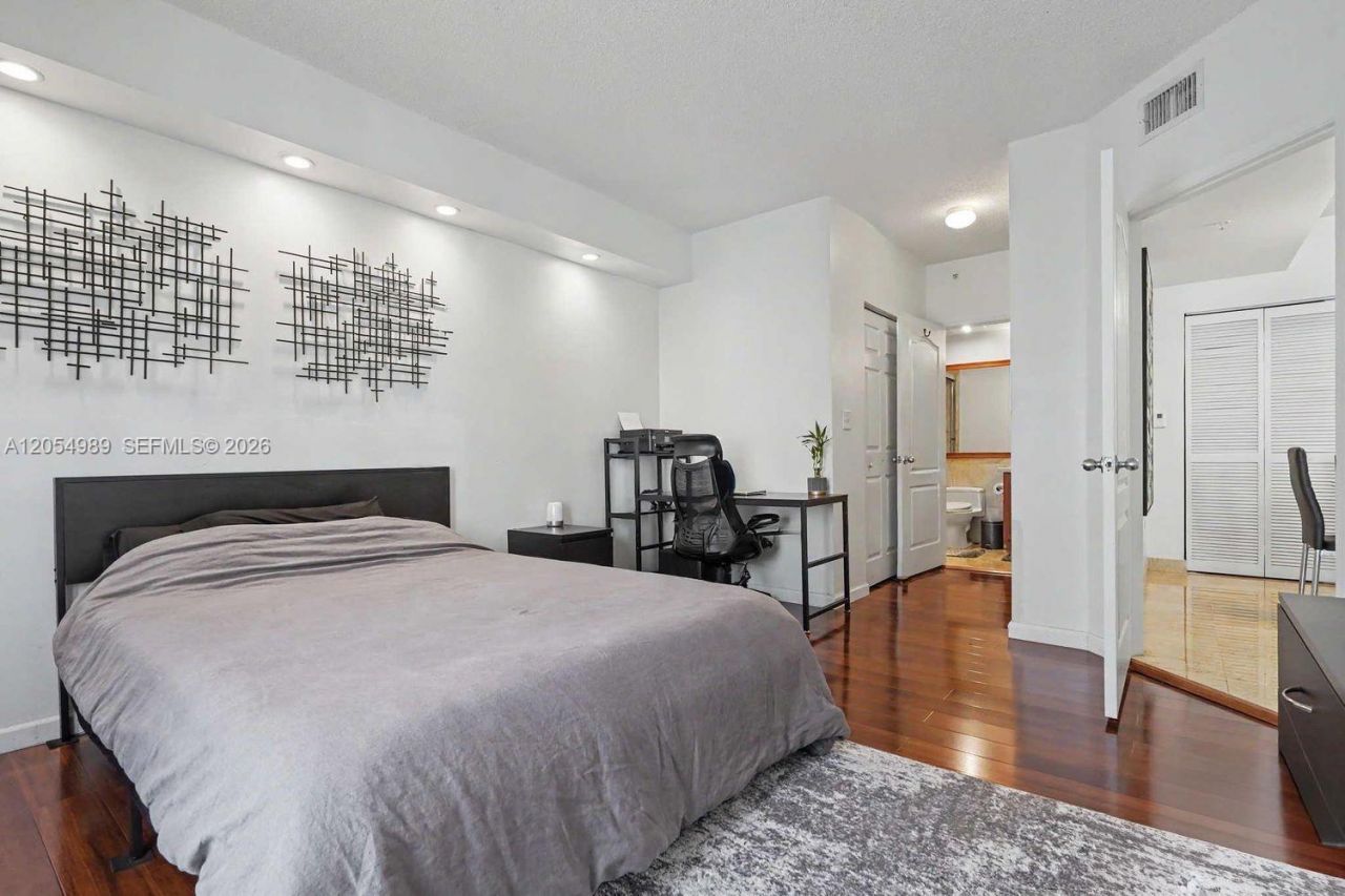 5085 NW 7th St , Unit 906, Miami, FL 33126 Photo