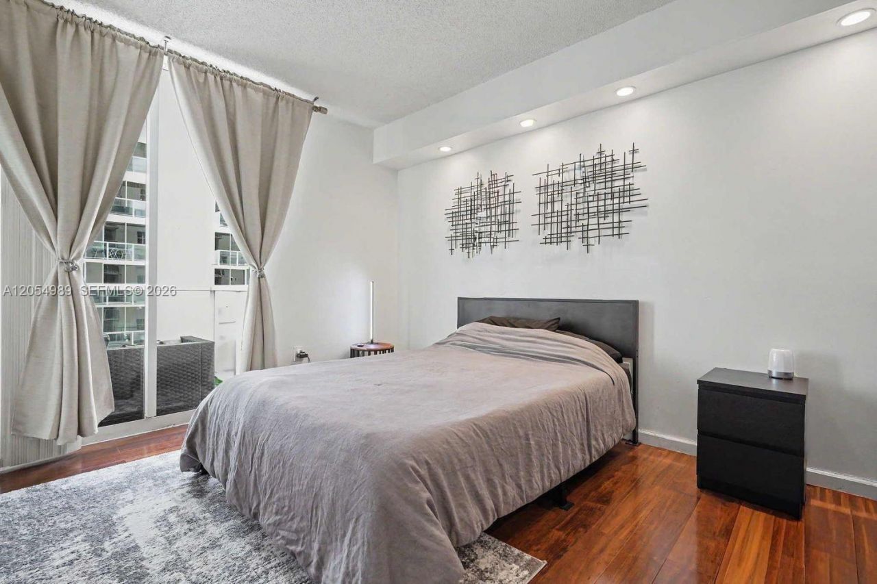 5085 NW 7th St , Unit 906, Miami, FL 33126 Photo