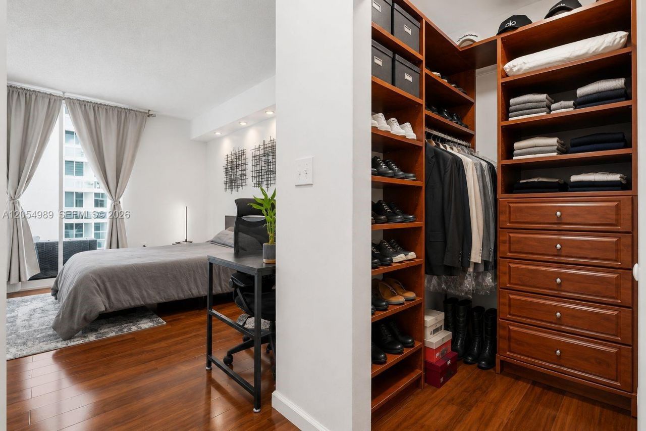 5085 NW 7th St , Unit 906, Miami, FL 33126 Photo