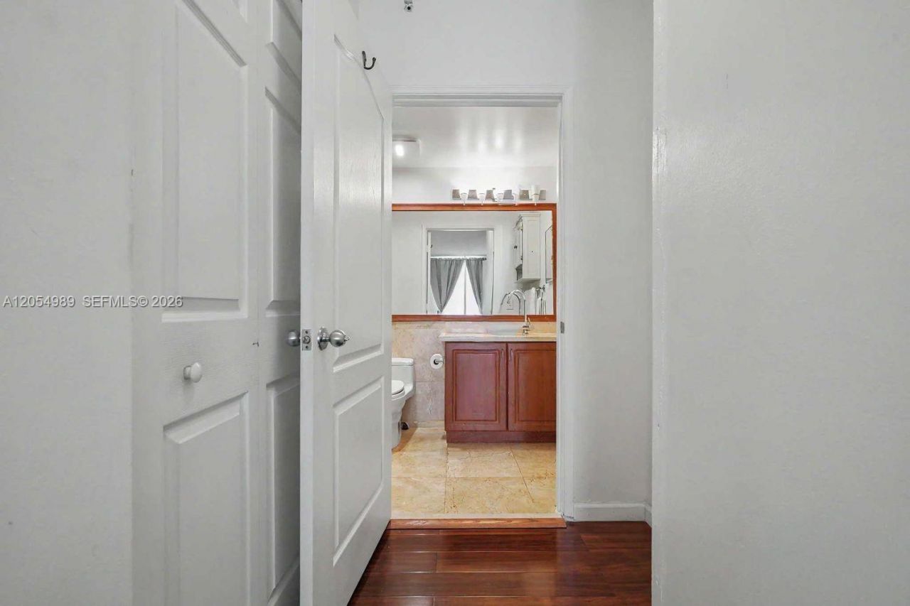 5085 NW 7th St , Unit 906, Miami, FL 33126 Photo