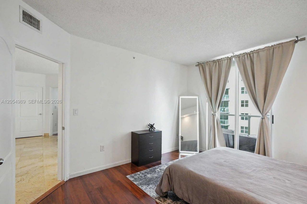 5085 NW 7th St , Unit 906, Miami, FL 33126 Photo
