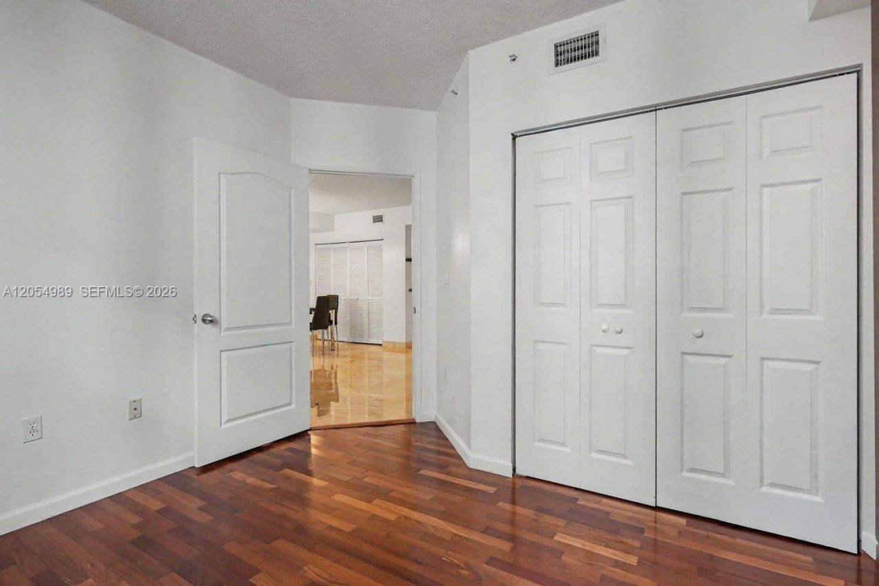 5085 NW 7th St , Unit 906, Miami, FL 33126 Photo