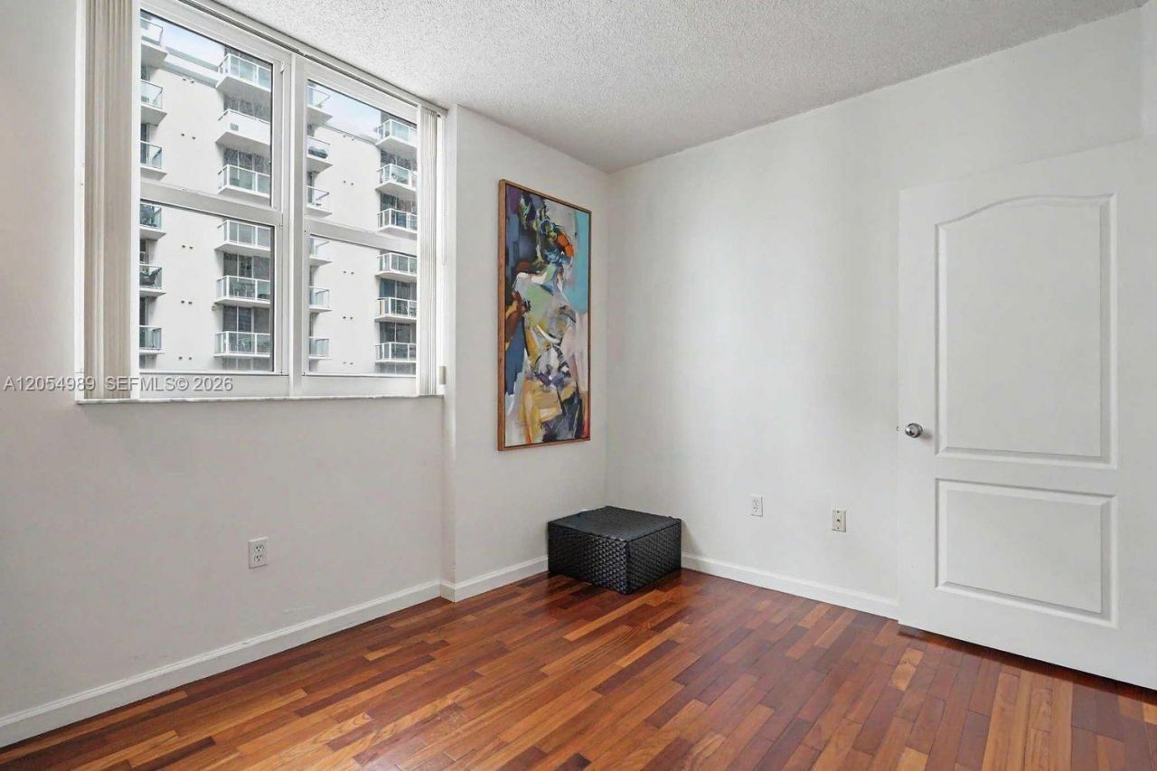 5085 NW 7th St , Unit 906, Miami, FL 33126 Photo