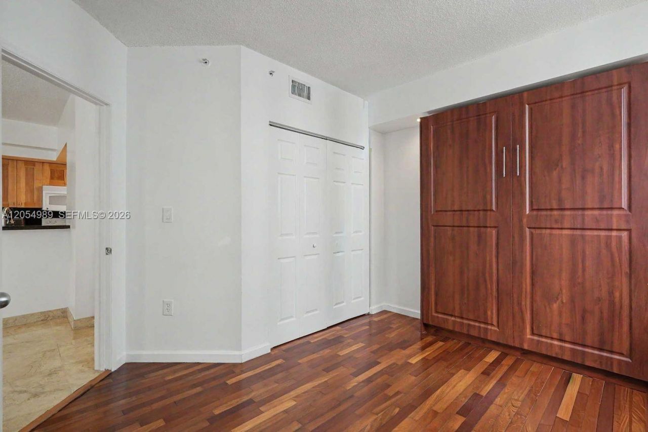 5085 NW 7th St , Unit 906, Miami, FL 33126 Photo