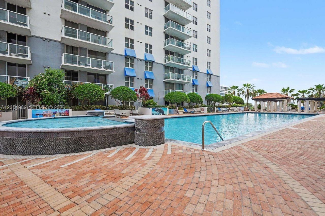 5085 NW 7th St , Unit 906, Miami, FL 33126 Photo