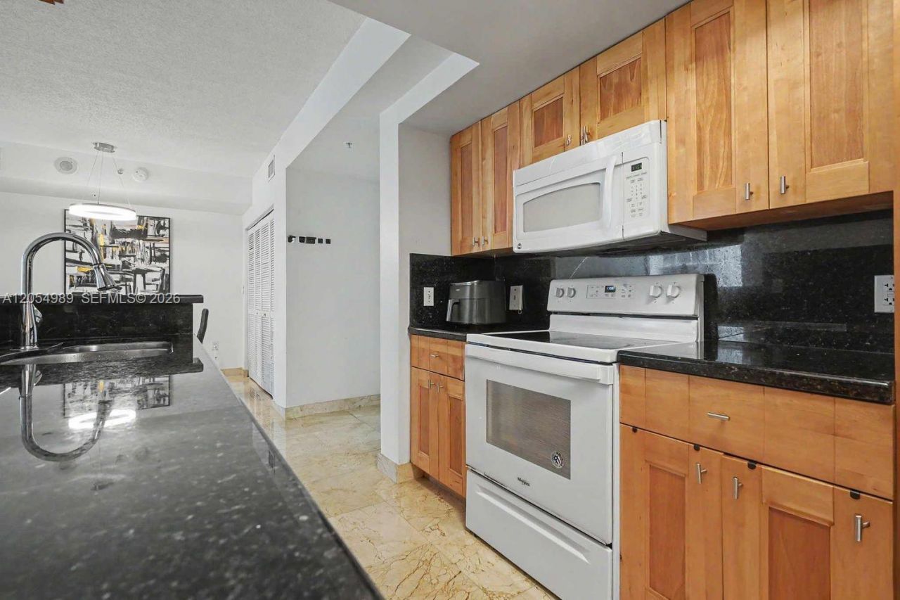 5085 NW 7th St , Unit 906, Miami, FL 33126 Photo
