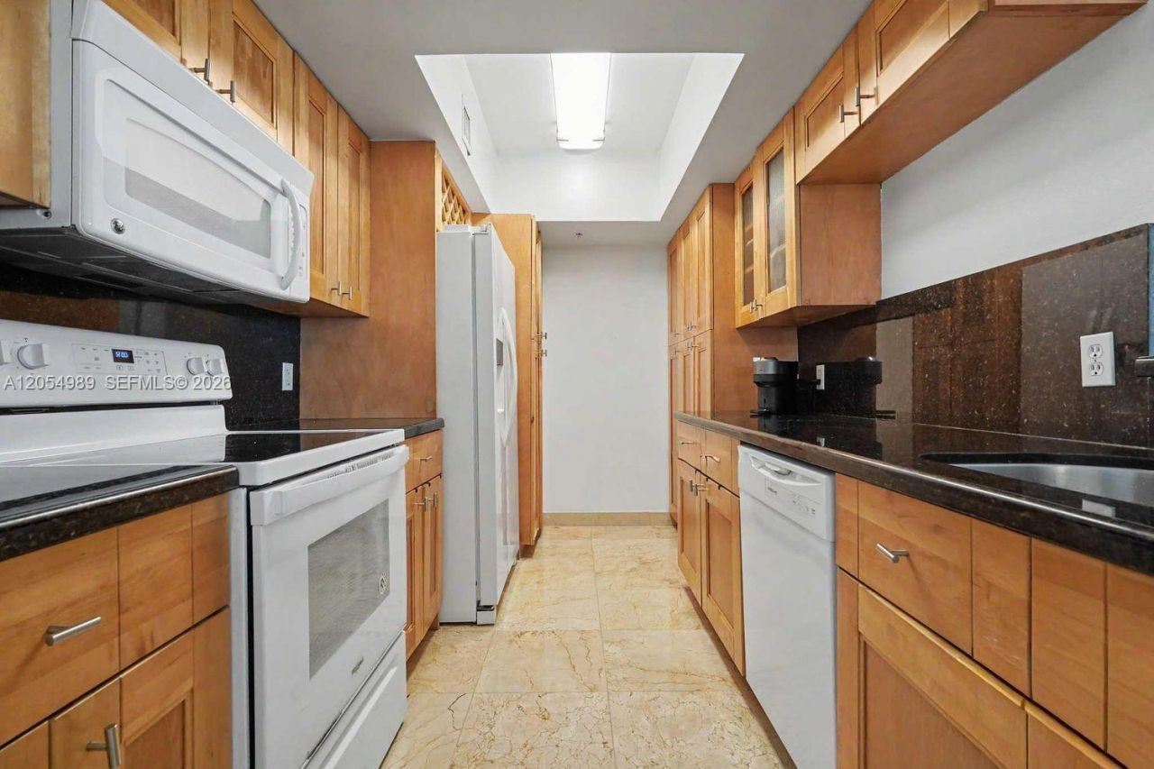 5085 NW 7th St , Unit 906, Miami, FL 33126 Photo