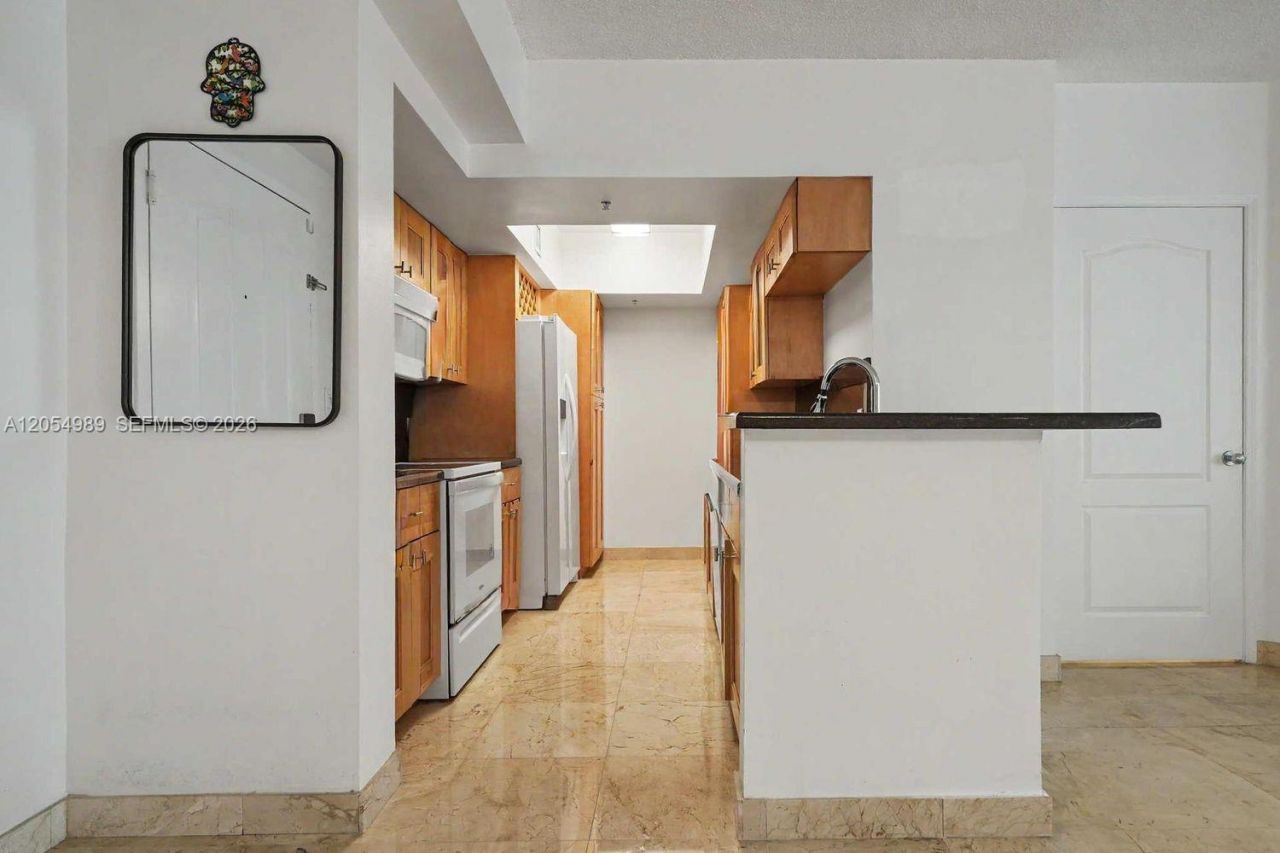 5085 NW 7th St , Unit 906, Miami, FL 33126 Photo