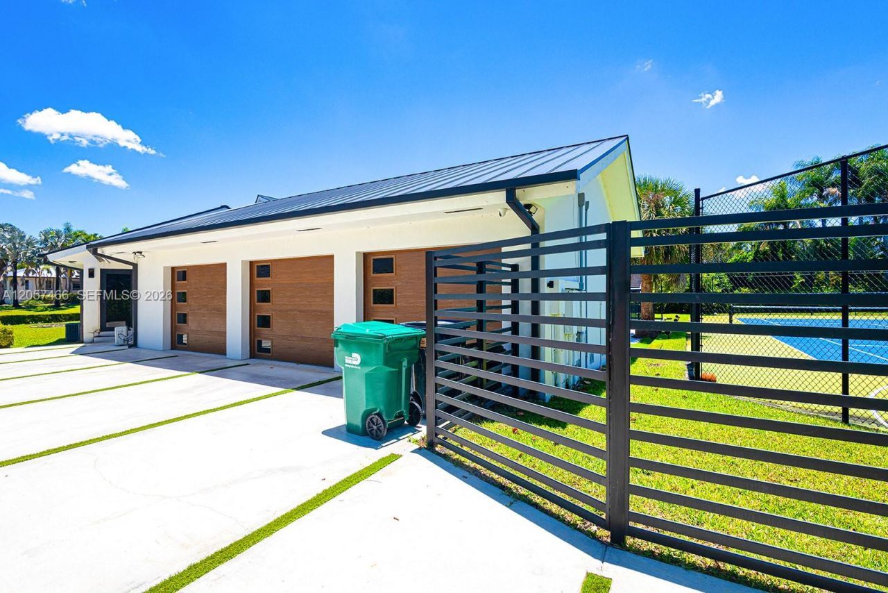 10506 SW 89 Place , Miami, FL 33176 Photo