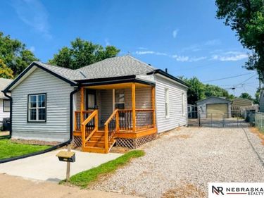 1806 Ave C, Council Bluffs, IA 51501