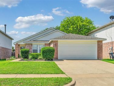 3883 Fox Run Drive, Fort Worth, TX 76123