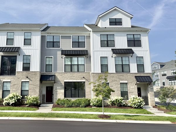 2752 S Spurway Drive, Ann Arbor, MI 48105