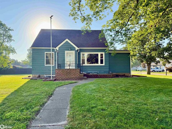 909 S Chestnut Street, Jefferson, IA 50129