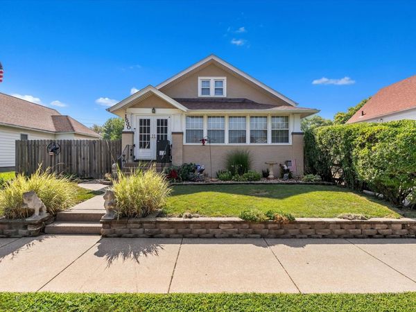 1530 39th Street , Rock Island, IL 61201