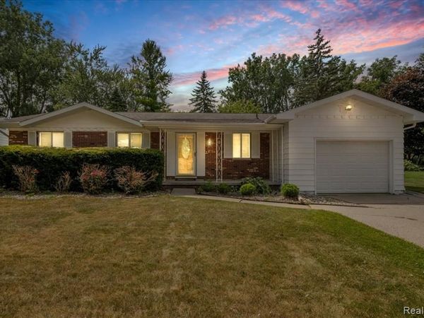 1933 Tamarisk Drive, East Lansing, MI 48823