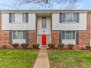25316 Shiawassee Circle , Southfield, MI 48033
