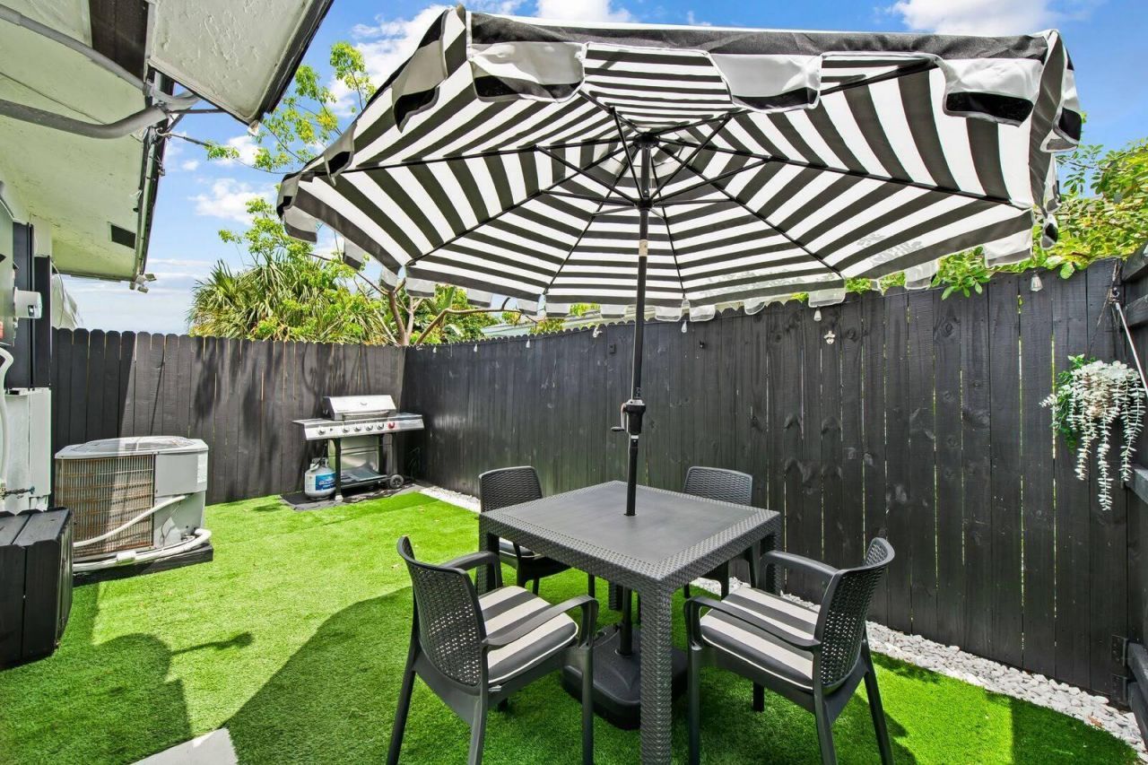 3298 N Dixie Highway, Boca Raton, FL 33431 Photo