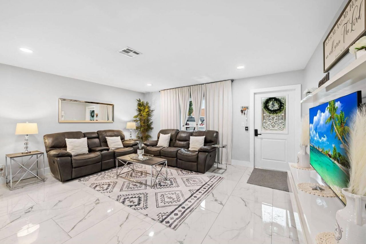 3298 N Dixie Highway, Boca Raton, FL 33431 Photo