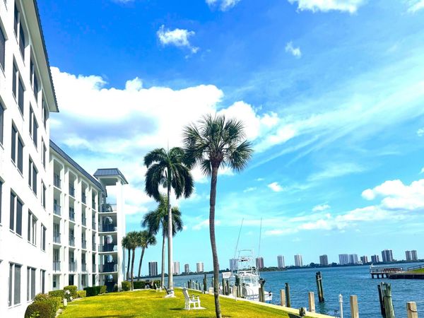 100 PARADISE HARBOUR Boulevard, Unit 212, North Palm Beach, FL 33408