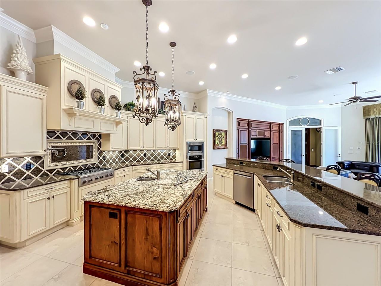 16028 Pendio Drive, Montverde, FL 34756 Photo