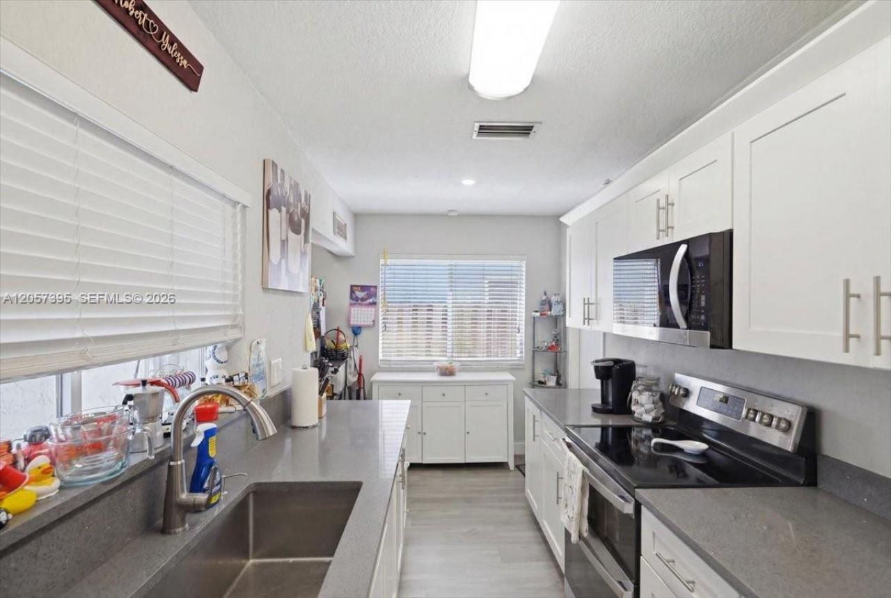10960 NW 21st St , Sunrise, FL 33322 Photo