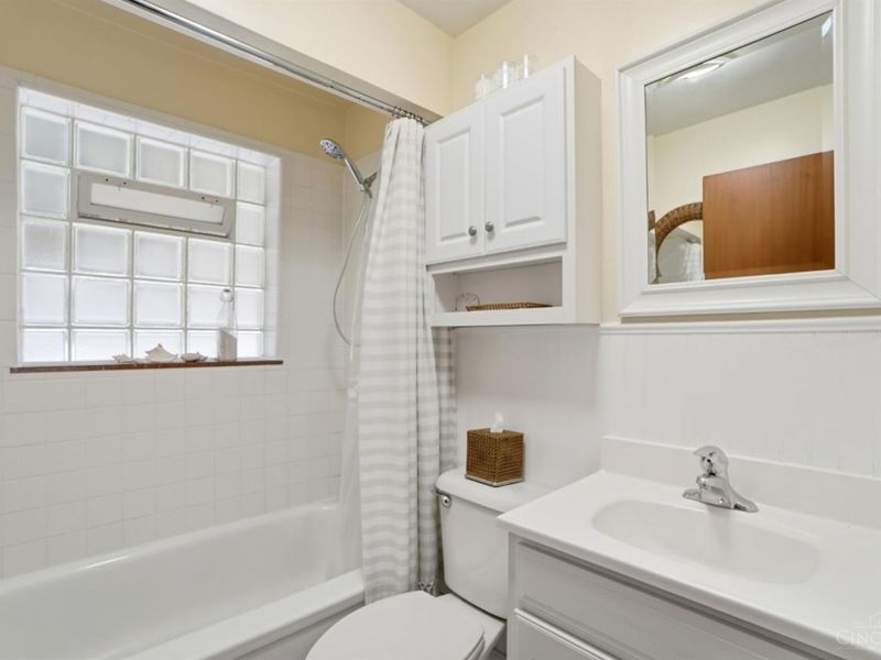 4127 Paxton Woods Drive, Cincinnati, OH 45209 Photo 17