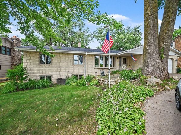 1201 County Road B2 W, Roseville, MN 55113