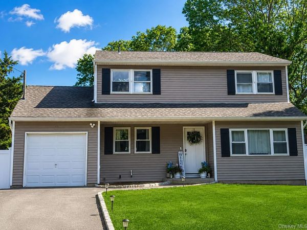 32 Morris Avenue, Patchogue, NY 11772