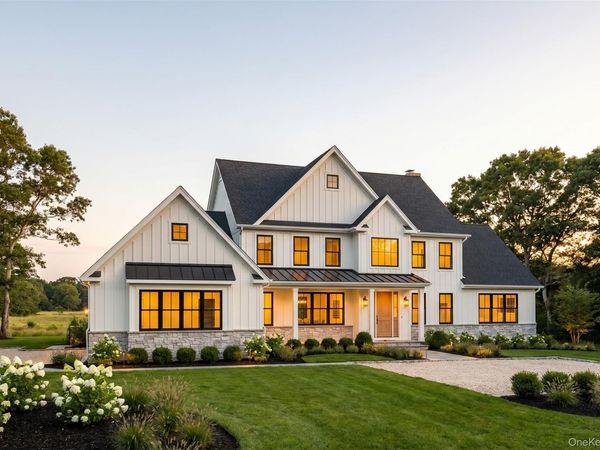 6 E Selleck Ridge , East Setauket, NY 11733