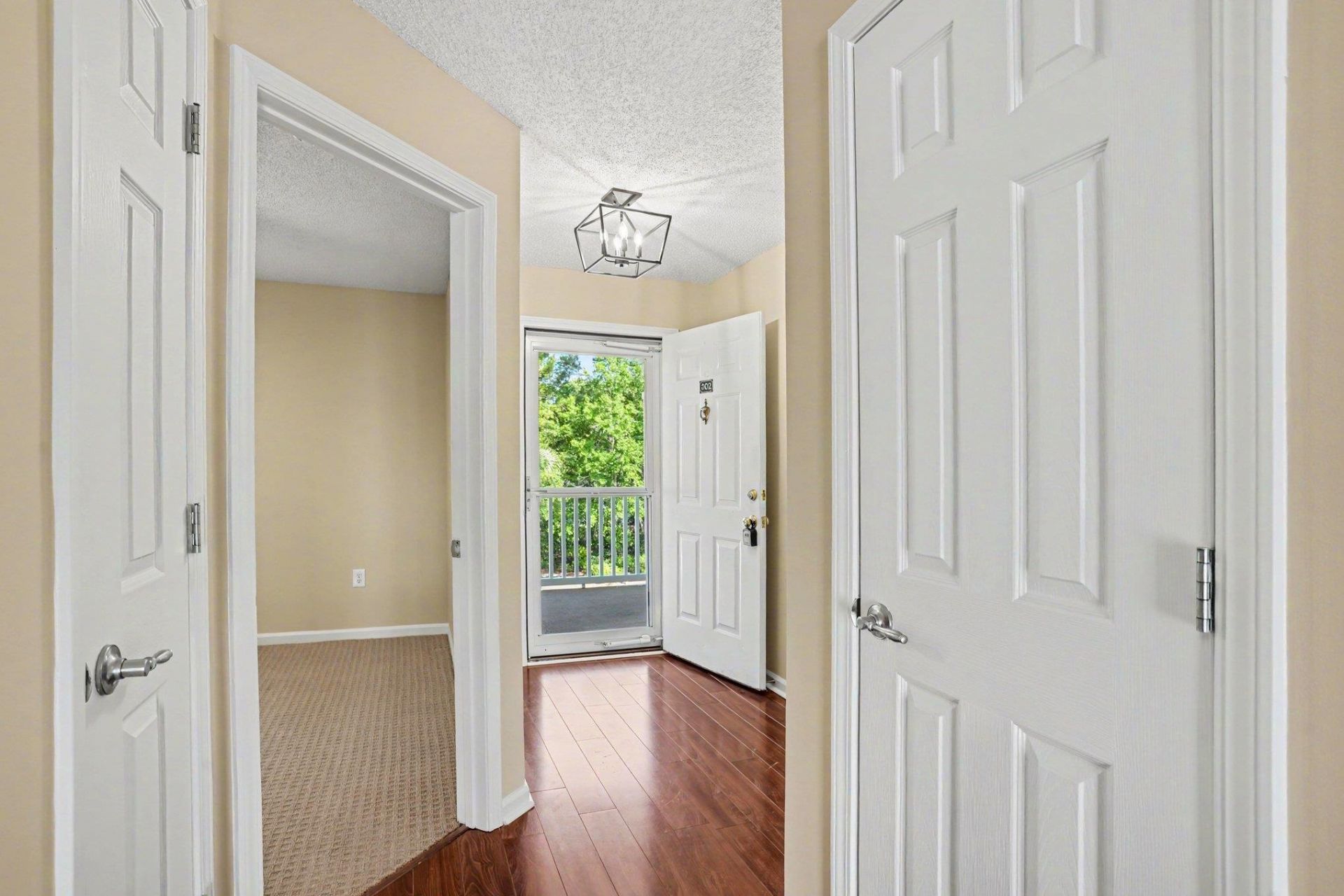 655 Woodmoor Dr.  Photo 8