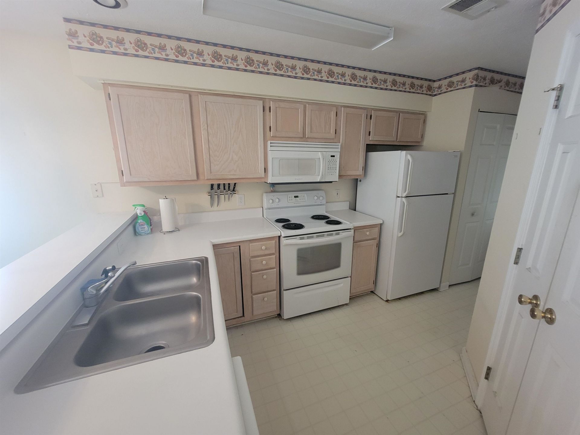 664 Tupelo Ln. Photo 10