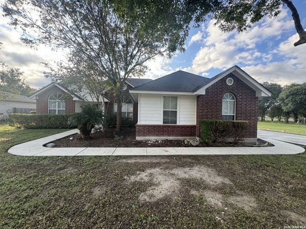 521 WOODLAKE DR, McQueeney, TX 78123
